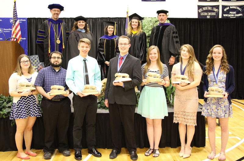 Student recipients of Scholar's Lion Award