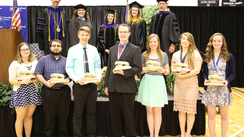 Student recipients of Scholar's Lion Award